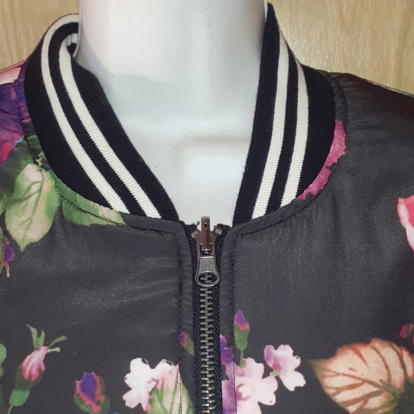 Forever 21 Quilted Flower Jacket - Picture 3 of 8